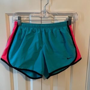 Nike girl’s dry tempo running shorts